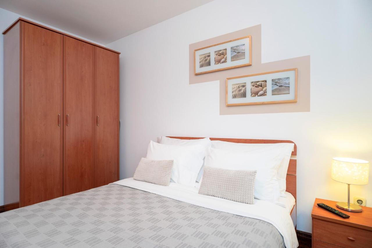 Hektorovic Poolside Apartments Bol Exterior foto